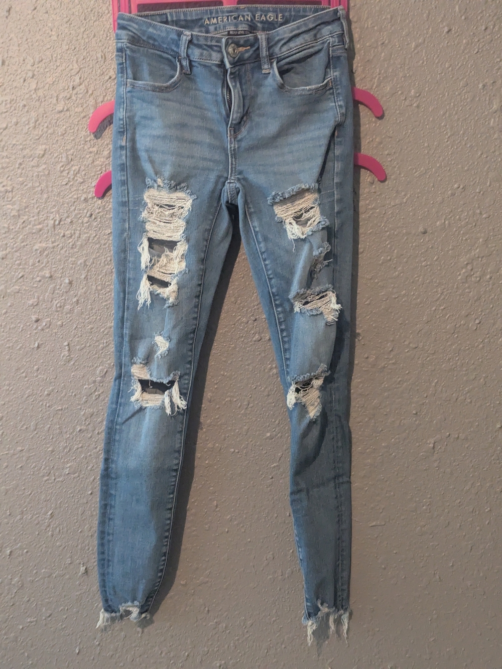 Sz 2 Light Wash Distressed Skinny Jeans